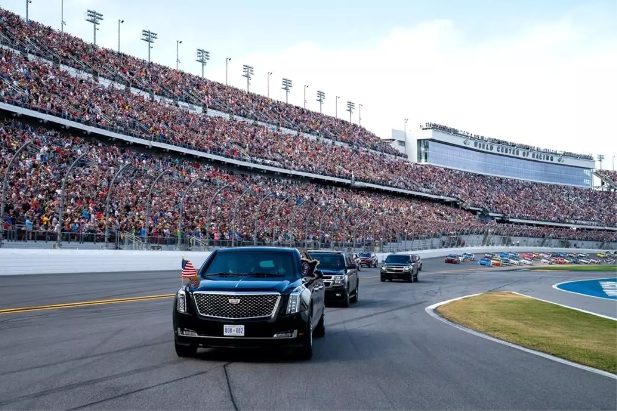 Trump\'tan Daytona 500 yarışlarında gövde gösterisi