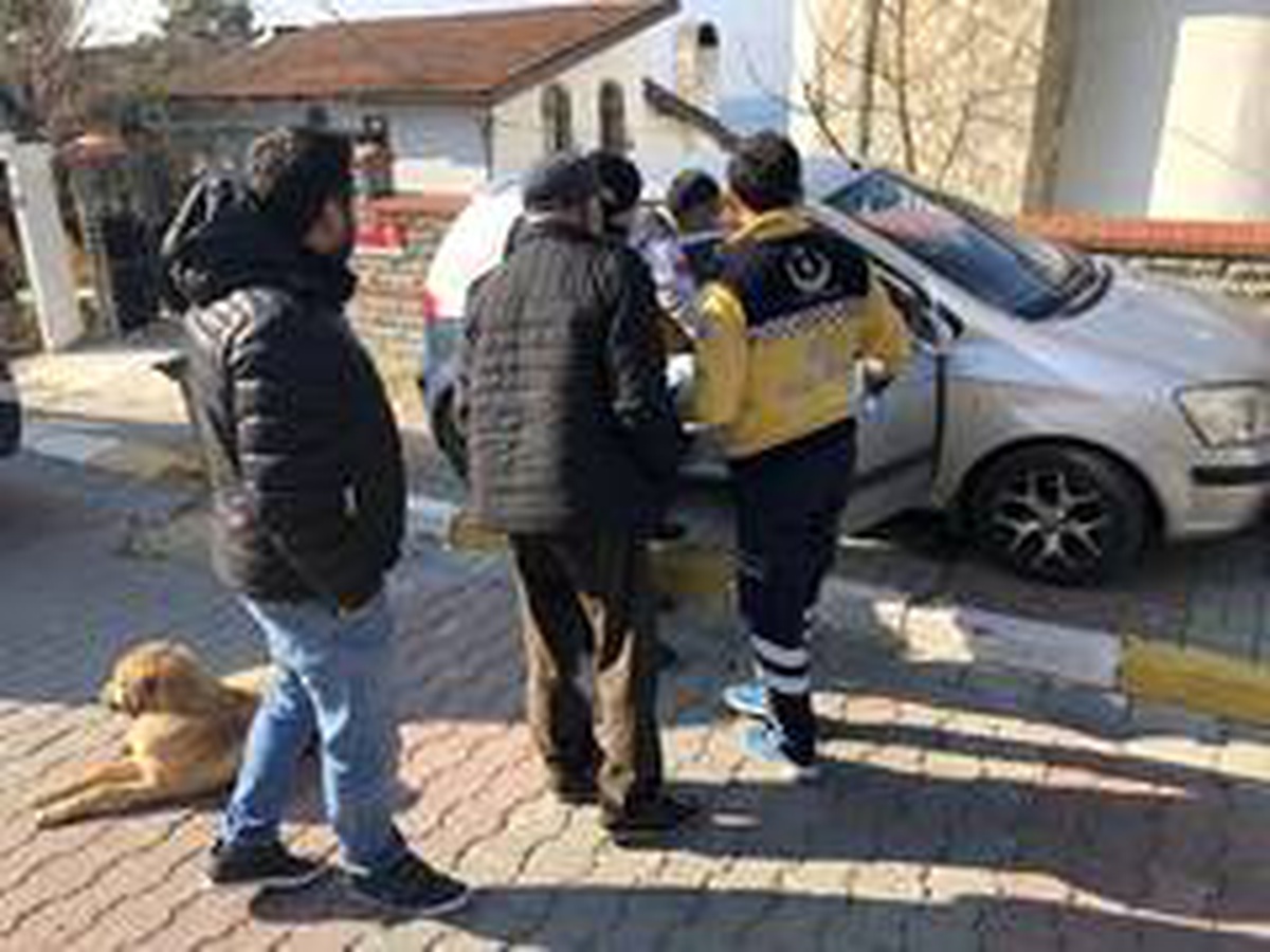 Acı haberi alınca çığlık çığlığa aracın yanına koştu