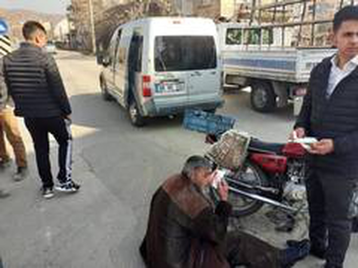 Aksaray\'da motosiklet kamyonete çarptı: 1 yaralı