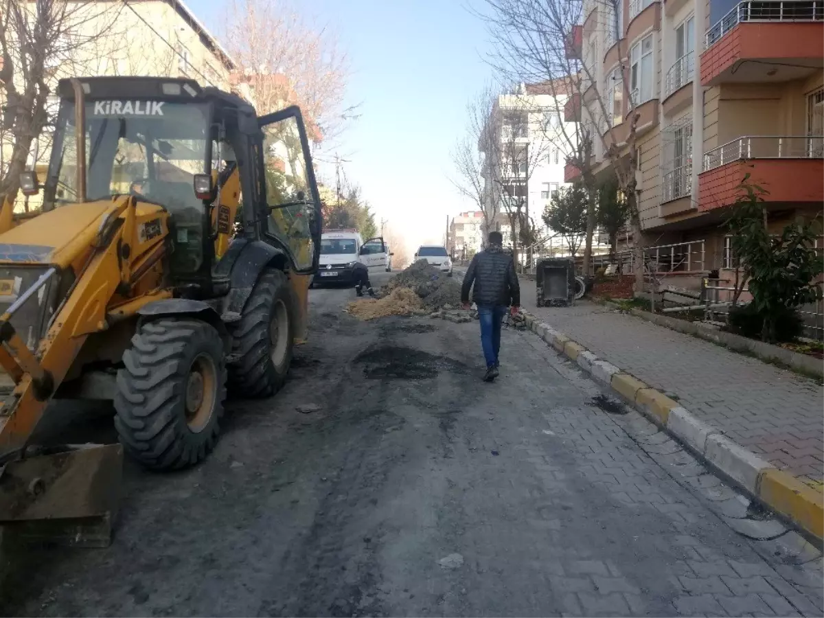 Çalışma sırasında doğal gaz borusu patladı, büyük tehlike atlatıldı