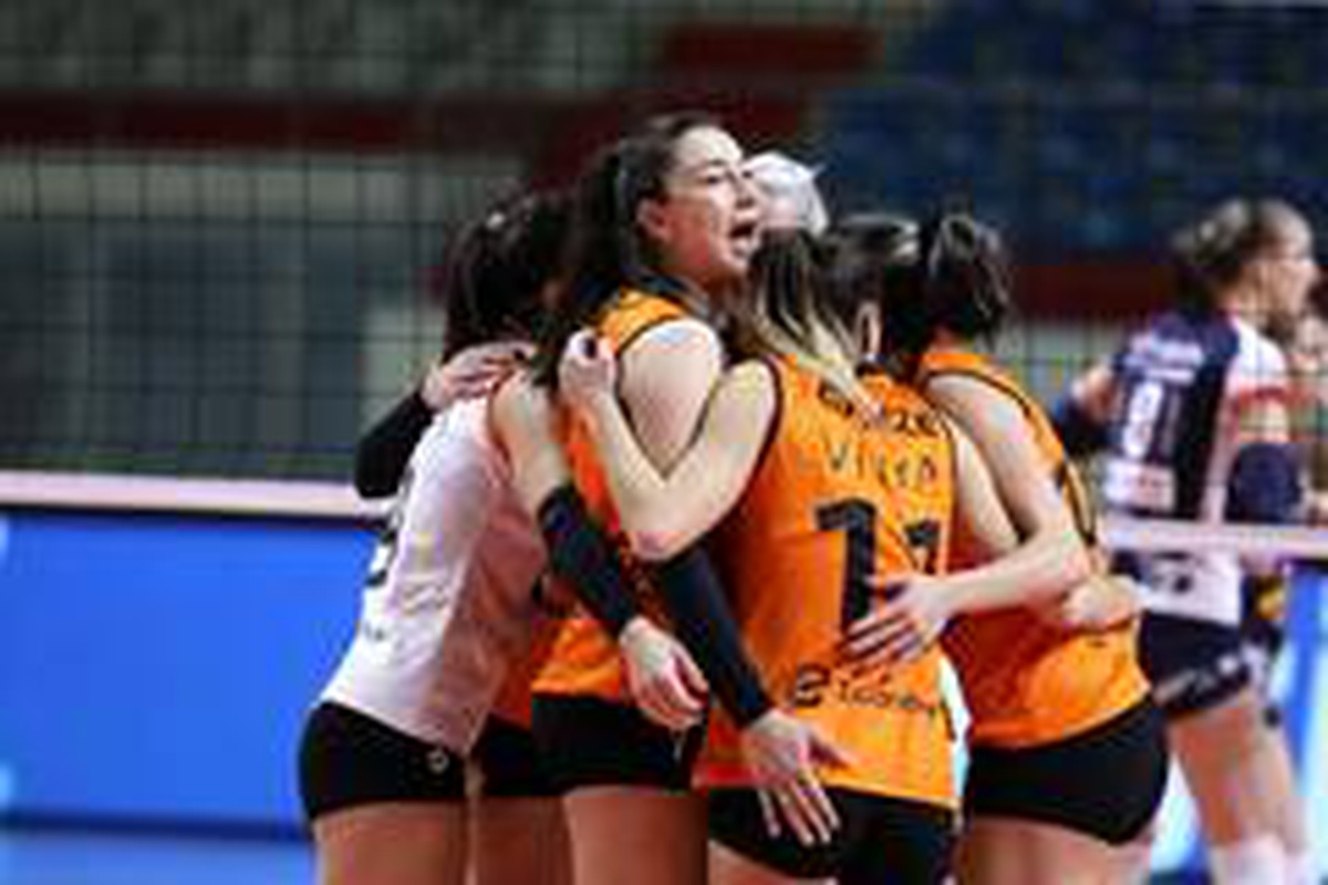 CEV Şampiyonlar Ligi: Eczacıbaşı: 3 - Budowlani Lodz: 2