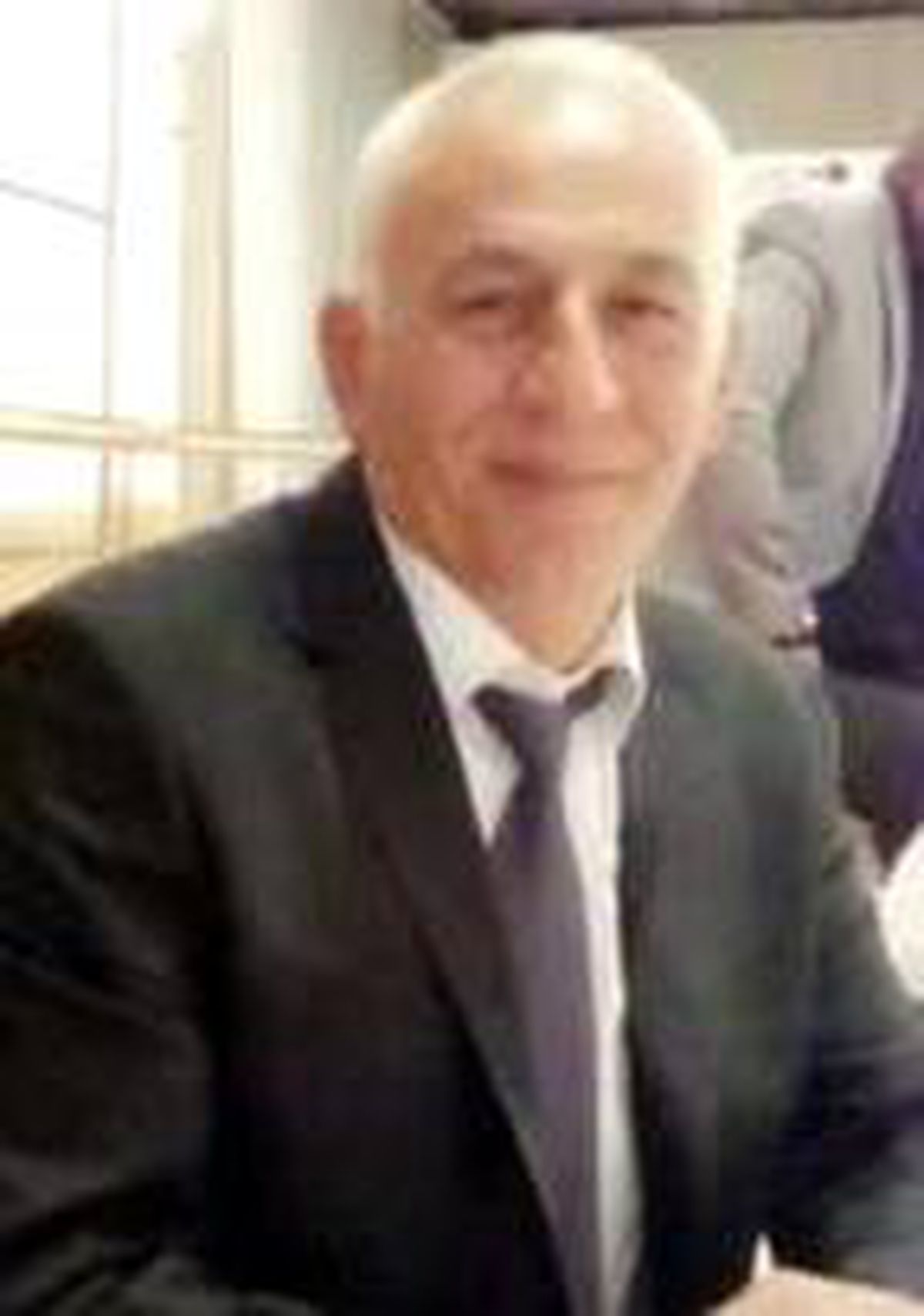Evinde kendini astı
