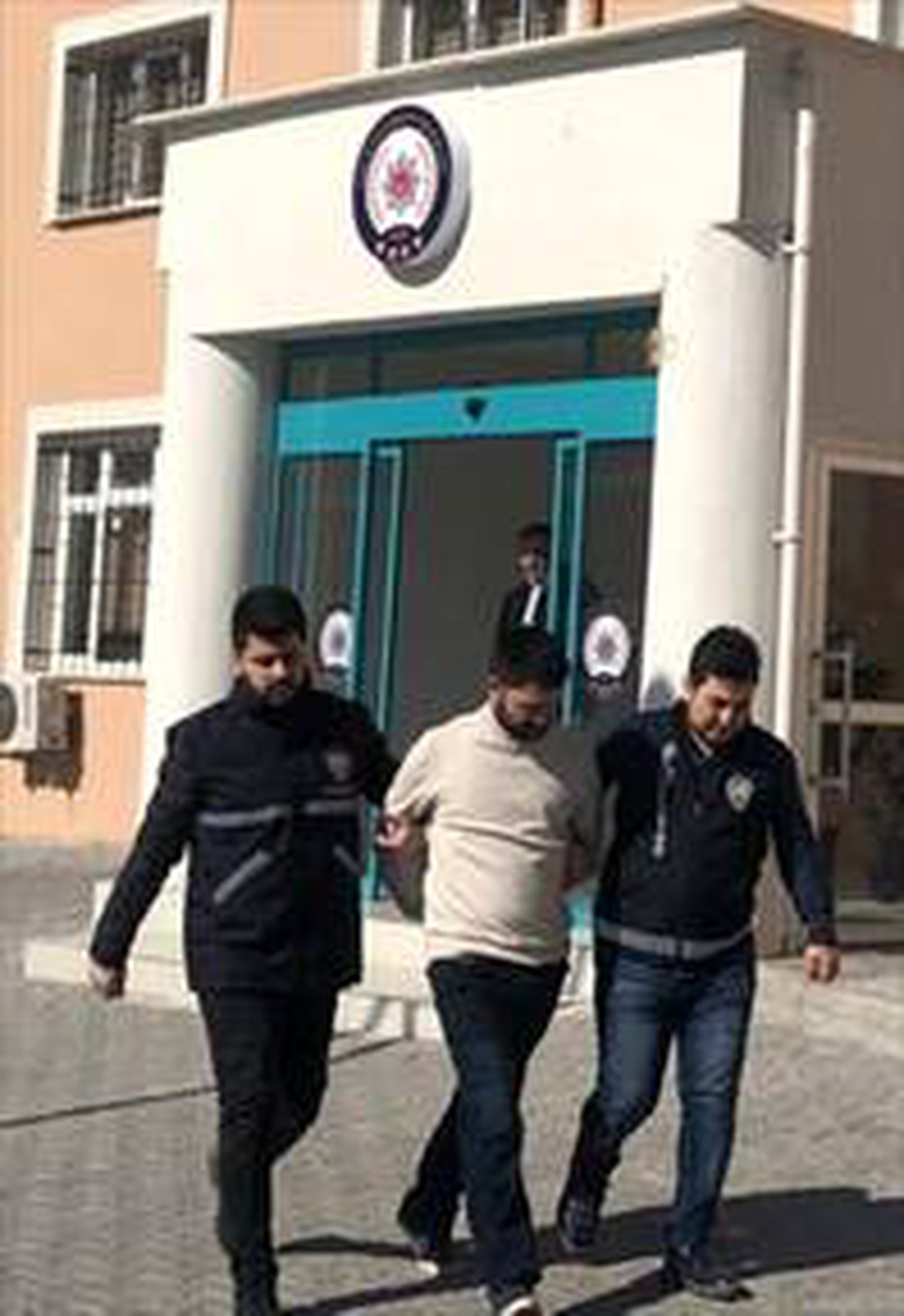 Evine çağırdığı komşusunu silahla vurarak öldürdü
