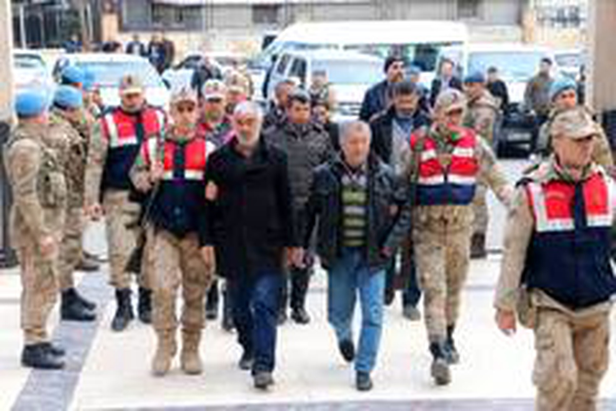 Gözaltına alınan 16 terör zanlısı adliyeye sevk edildi
