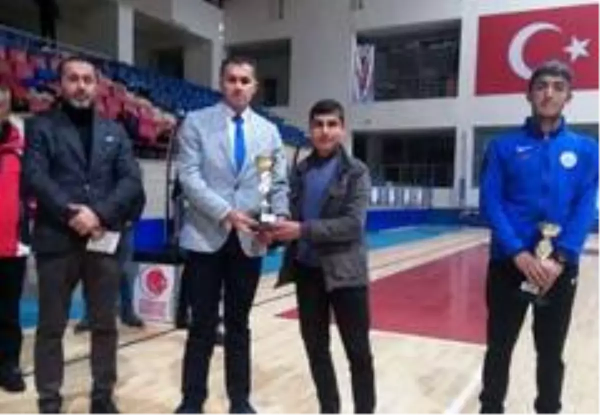 Hakkari\'de U18 Erkekler Basketbol Turnuvası