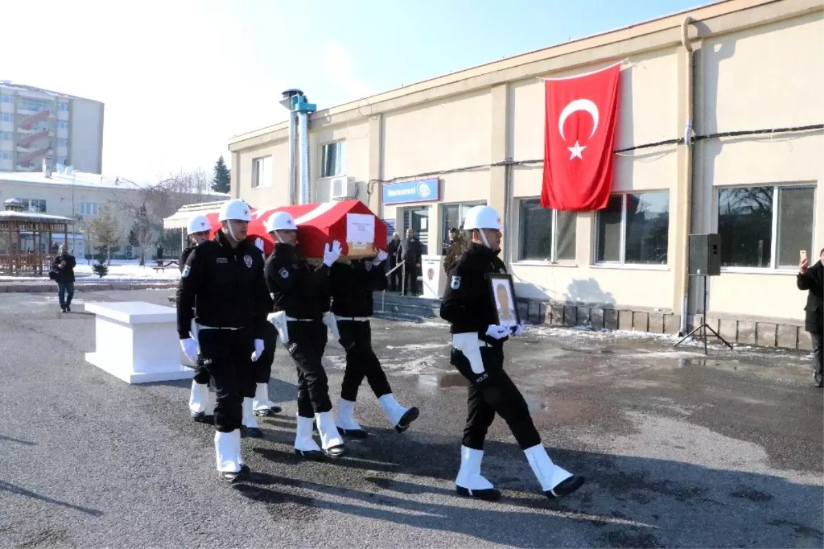 Hayatını kaybeden polis memuruna gözü yaşlı veda