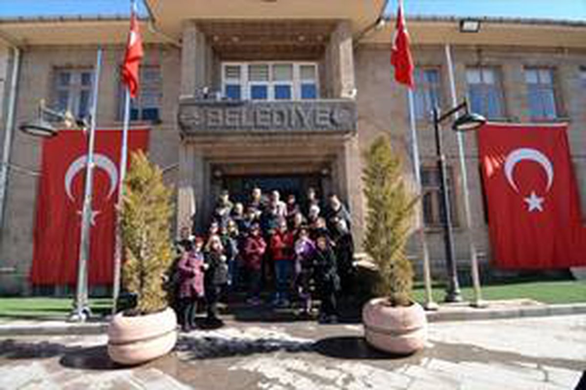 Kaplıcada konaklayan misafirlere Sandıklı gezdiriliyor