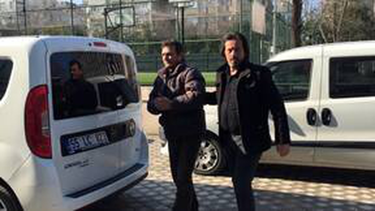 Kovalamaca sırasında polisin ateş ettiği araçtaki kişi yaralandı