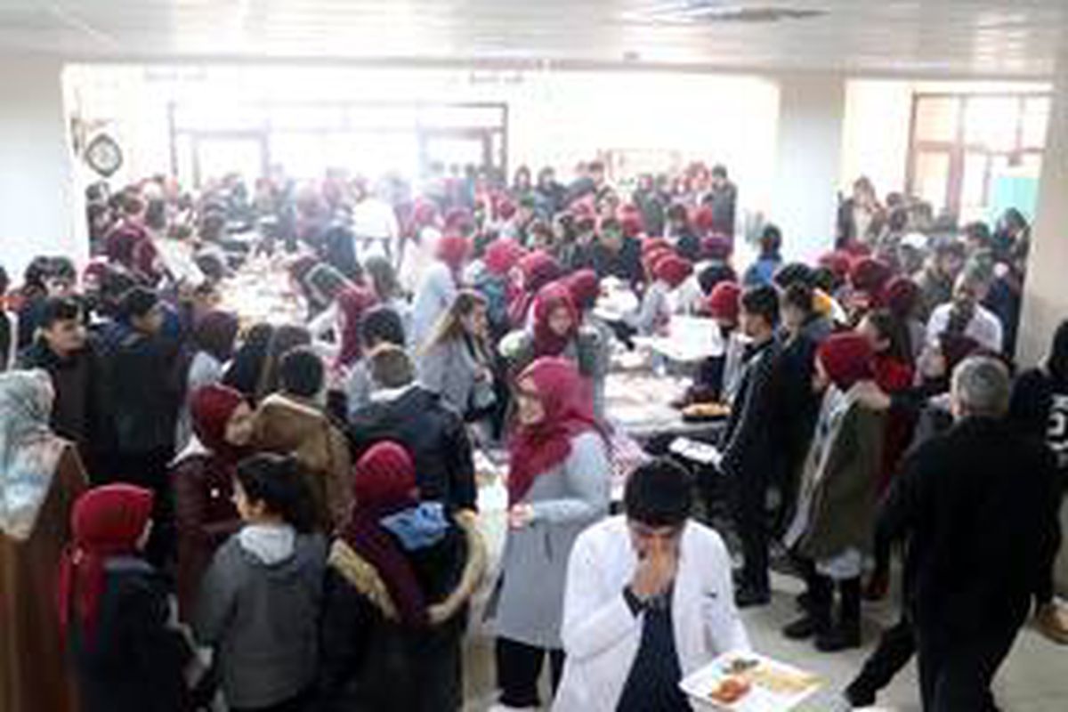 Lise öğrencileri İdlib için kermes düzenledi