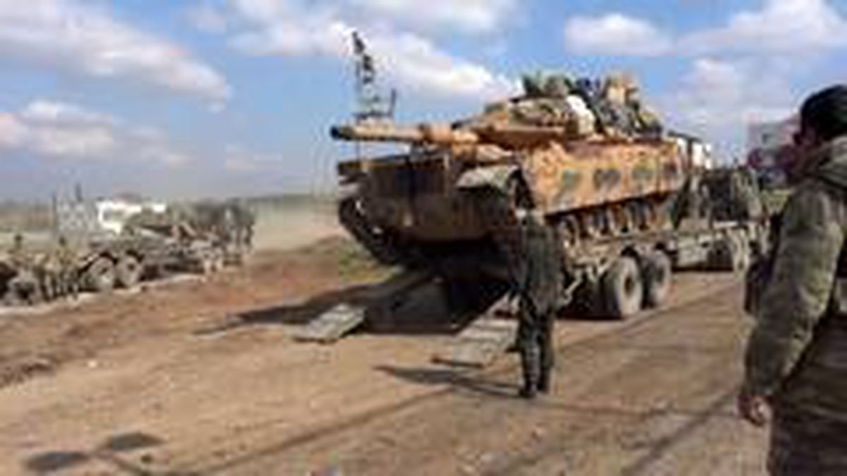 Sınıra tank sevkiyatı devam ediyor