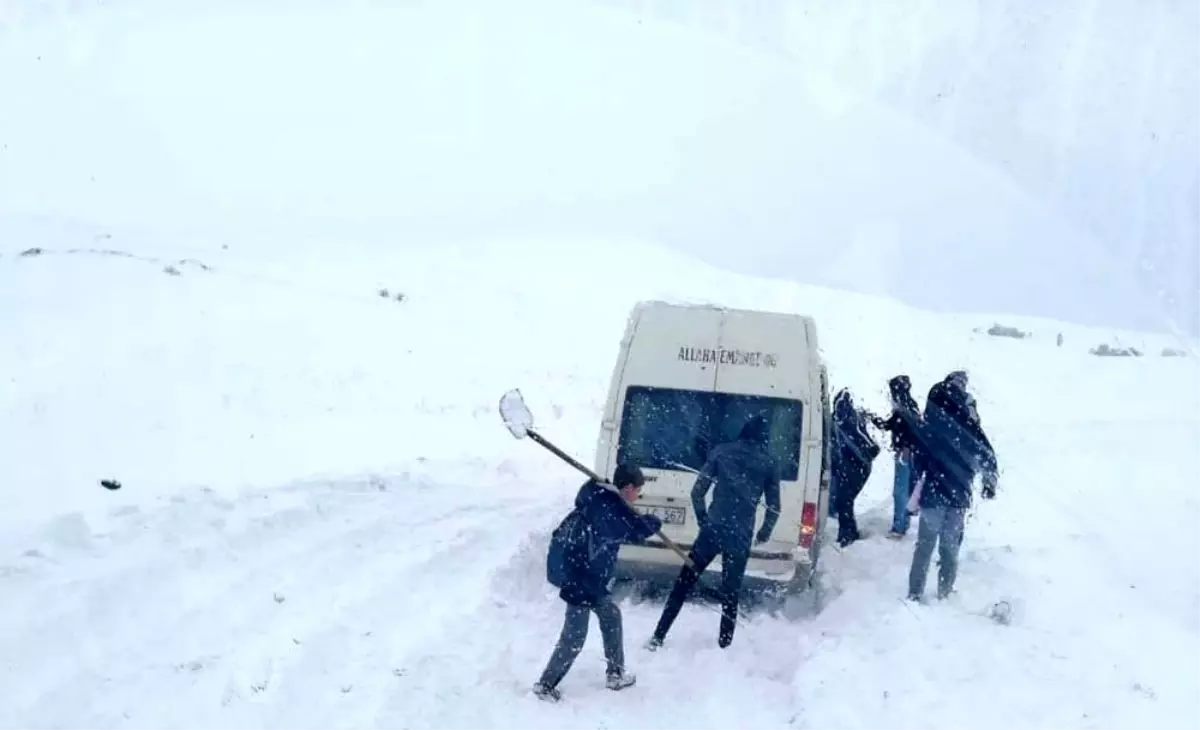 Tipide mahsur kalan öğrenciler kurtarıldı