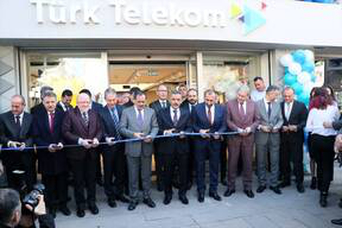 Türk Telekom\'un yenilenen Atakum Müşteri Merkezi hizmete girdi