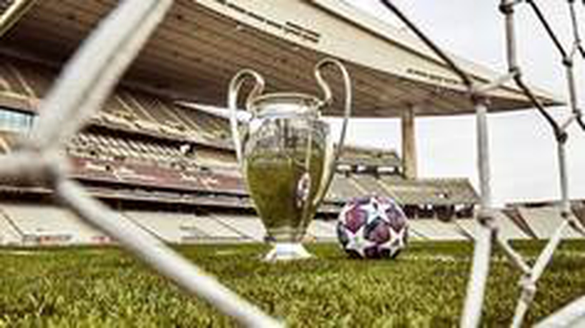 UEFA, İstanbul\'da oynanacak Şampiyonlar Ligi finalinin topunu tanıttı