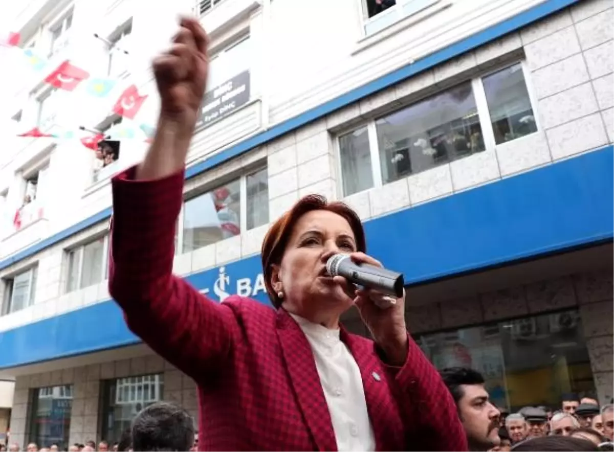 Akşener: Rahmetli anacığım derdi ki, \'Kul kurar, kader gülermiş\'