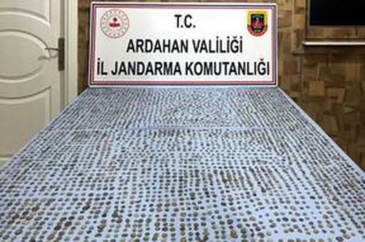 Ardahan\'da çeşitli dönemlere ait 4 bin 51 sikke ele geçirildi