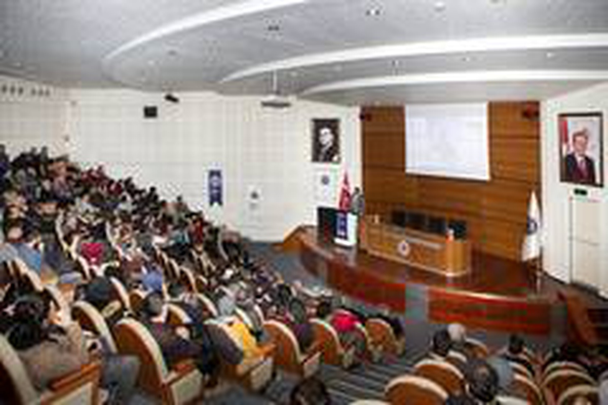 Atatürk Üniversitesi\'nde Ortadoğu ve Suriye\'nin durumu konuşuldu