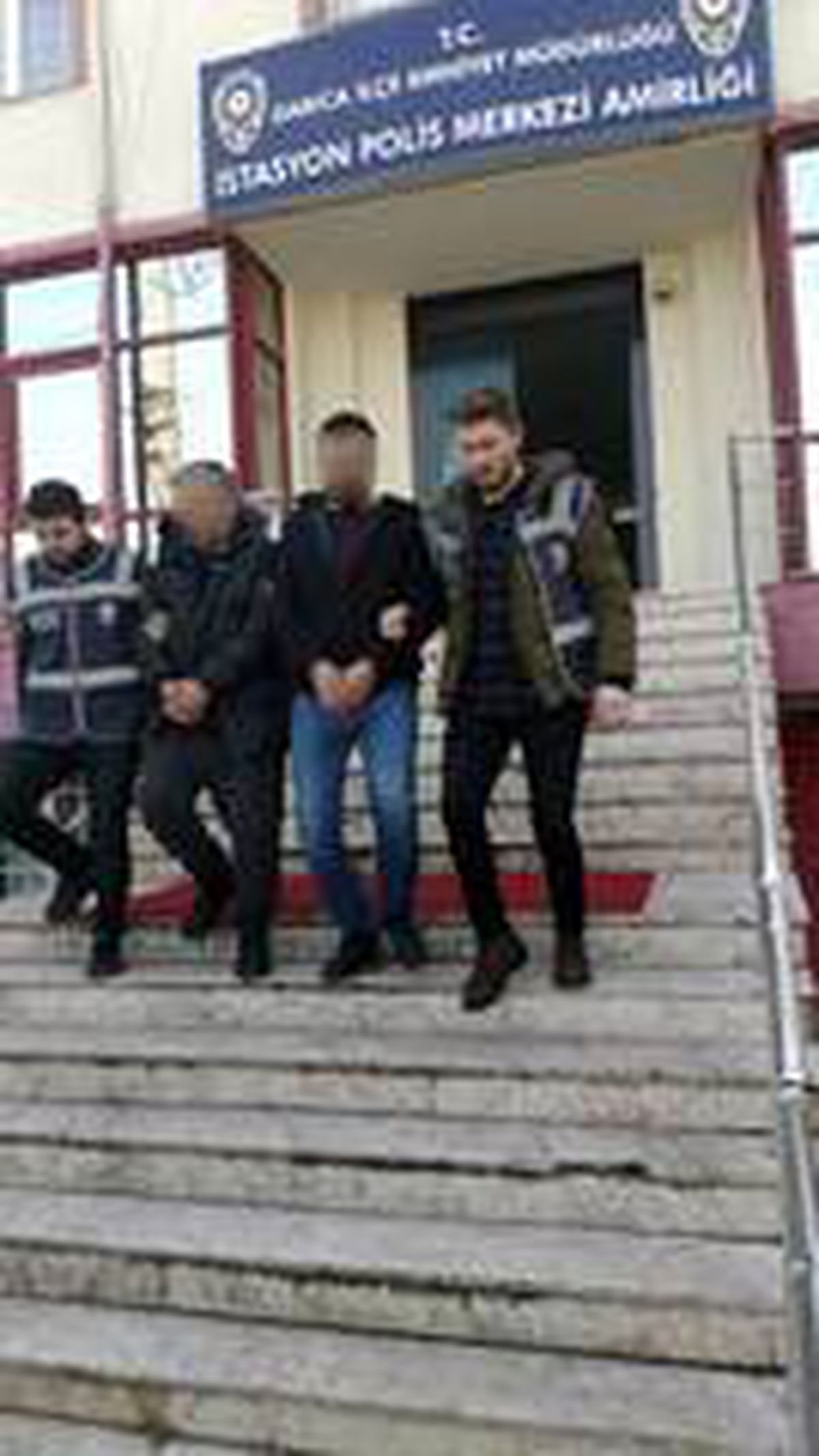 ATM dolandırıcıları suçüstü yakalandı