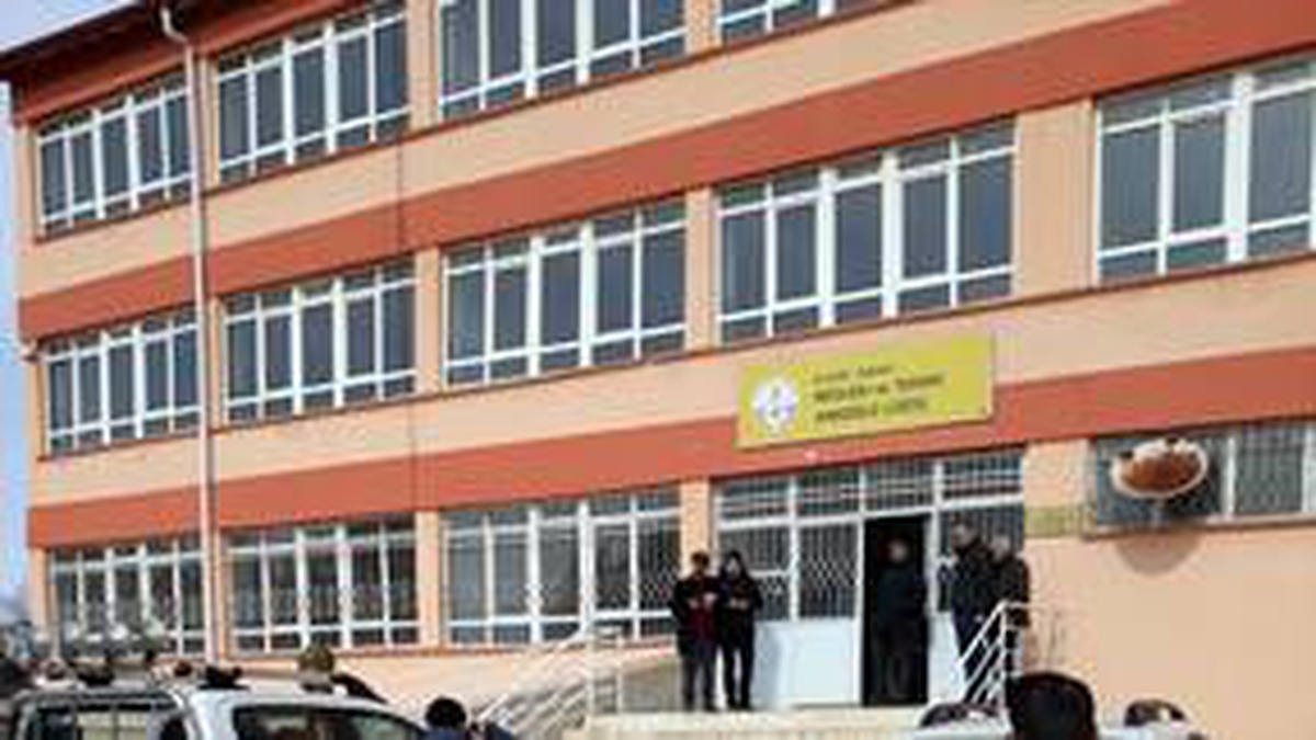 Baskil Mesleki ve Teknik Anadolu Lisesi tahliye edildi