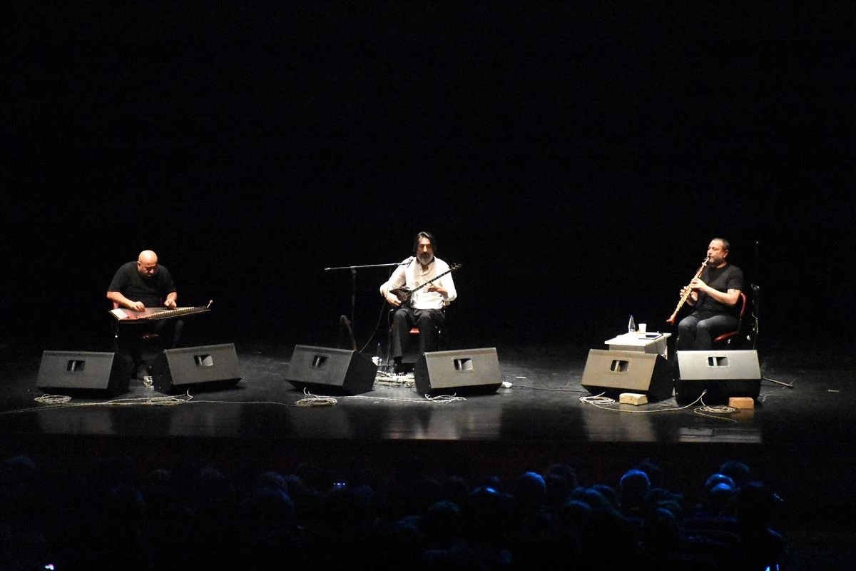 Bilecik\'te Taksim Trio konseri