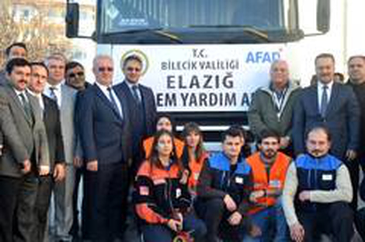 Bilecik\'ten Elazığ\'a depremzedeler için yardım tırı uğurlandı