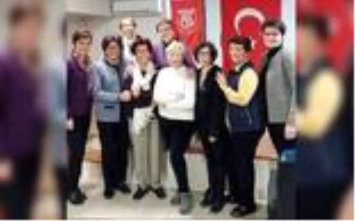 Burhaniye\'de 37 yıllık başkan güven tazeledi