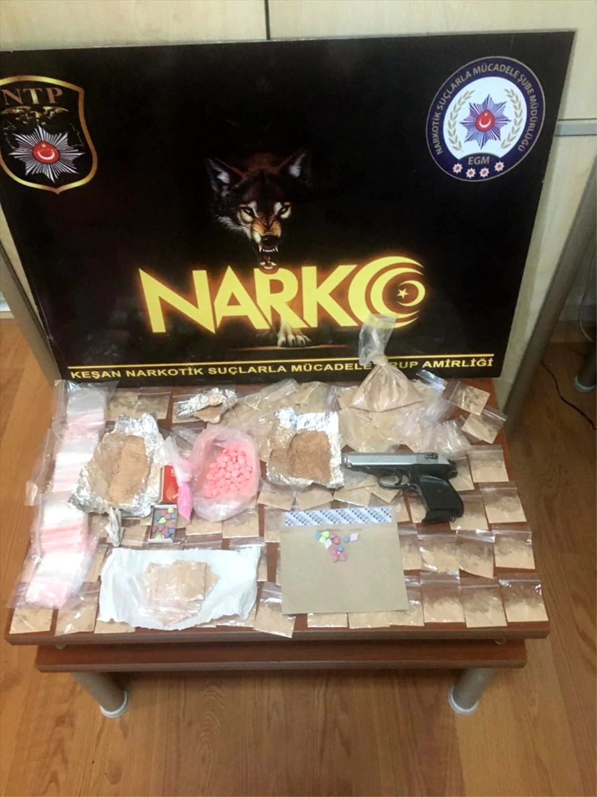 Edirne\'de uyuşturucu operasyonunda yakalanan 2 şüpheli tutuklandı