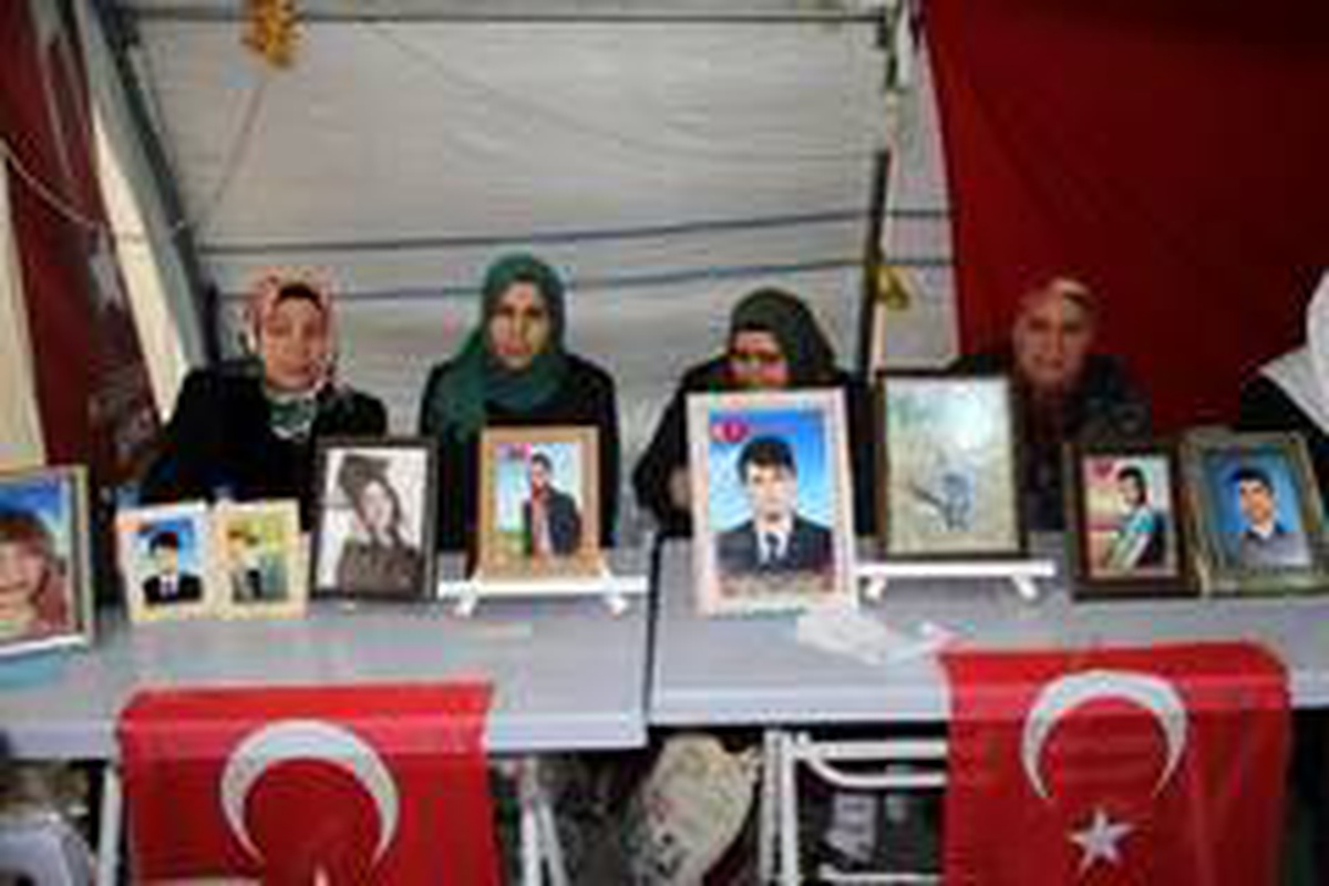 HDP önündeki ailelerin evlat nöbeti 170\'inci gününde