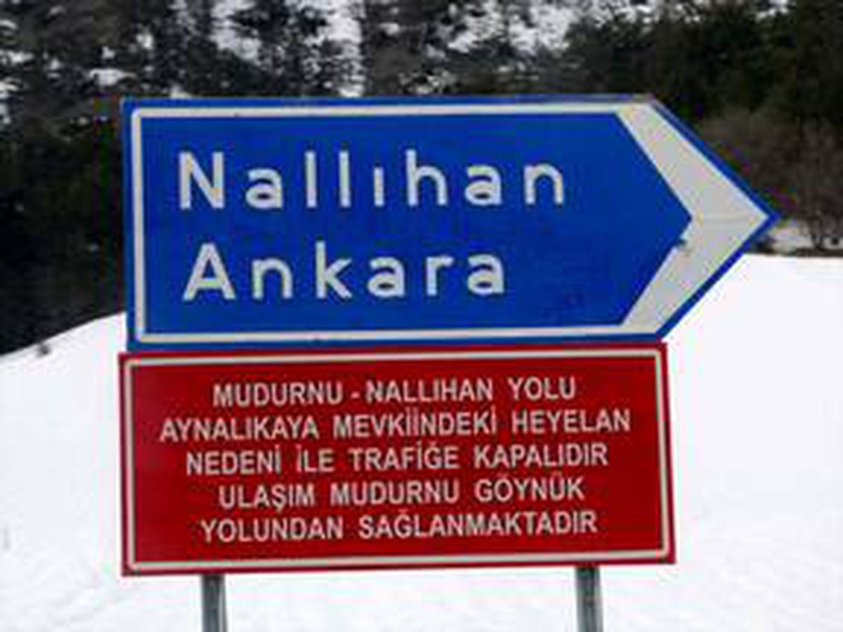 Heyelan nedeniyle kapatılan Nallıhan-Mudurnu yolunda çalışma başlatıldı