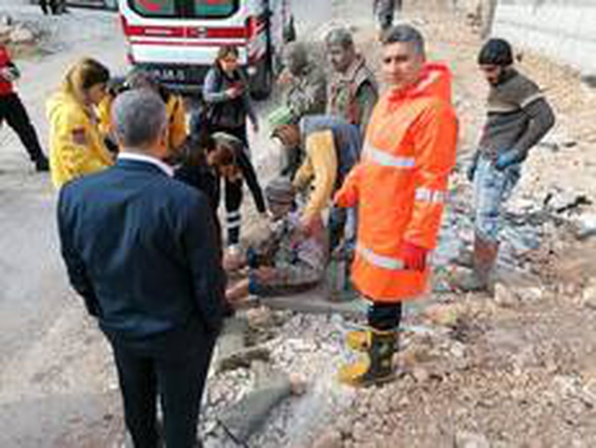 İnşaatın beton kalıbı çöktü: 3 yaralı