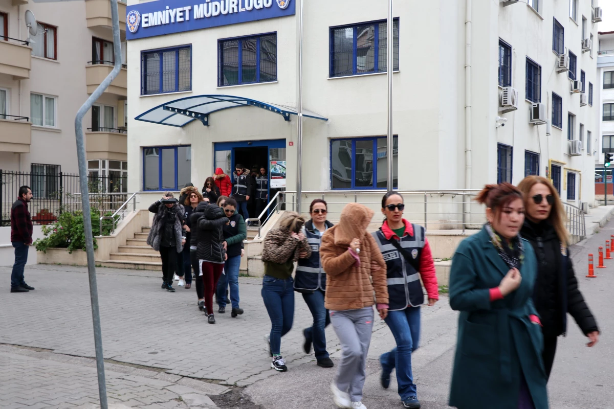 İş vaadiyle kandırdıkları kadınlara fuhuş yaptırdılar: 50 gözaltı