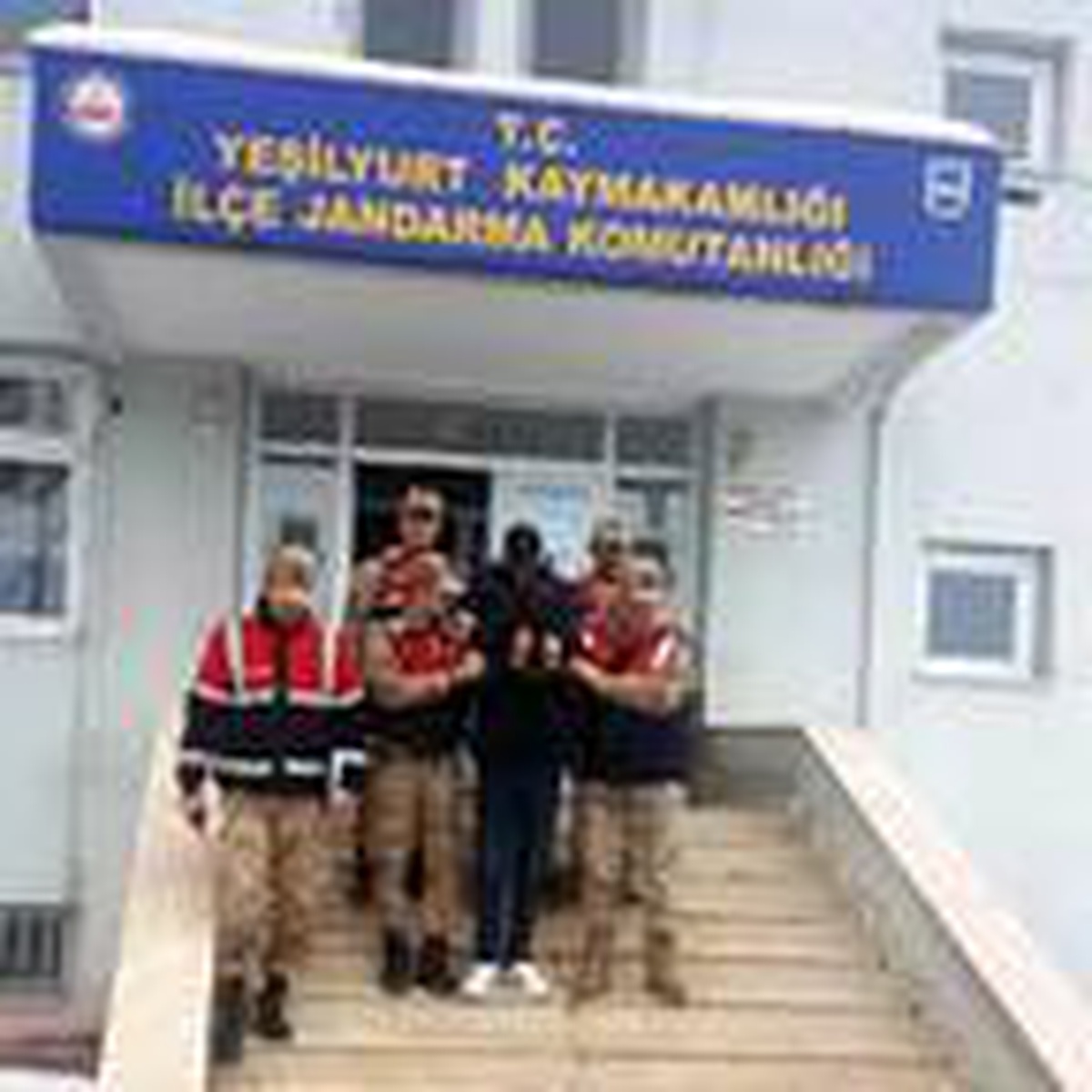 Kaçırdıkları kişiyi dövüp, kameraya kaydettiği iddiasıyla 2 kişiye gözaltı