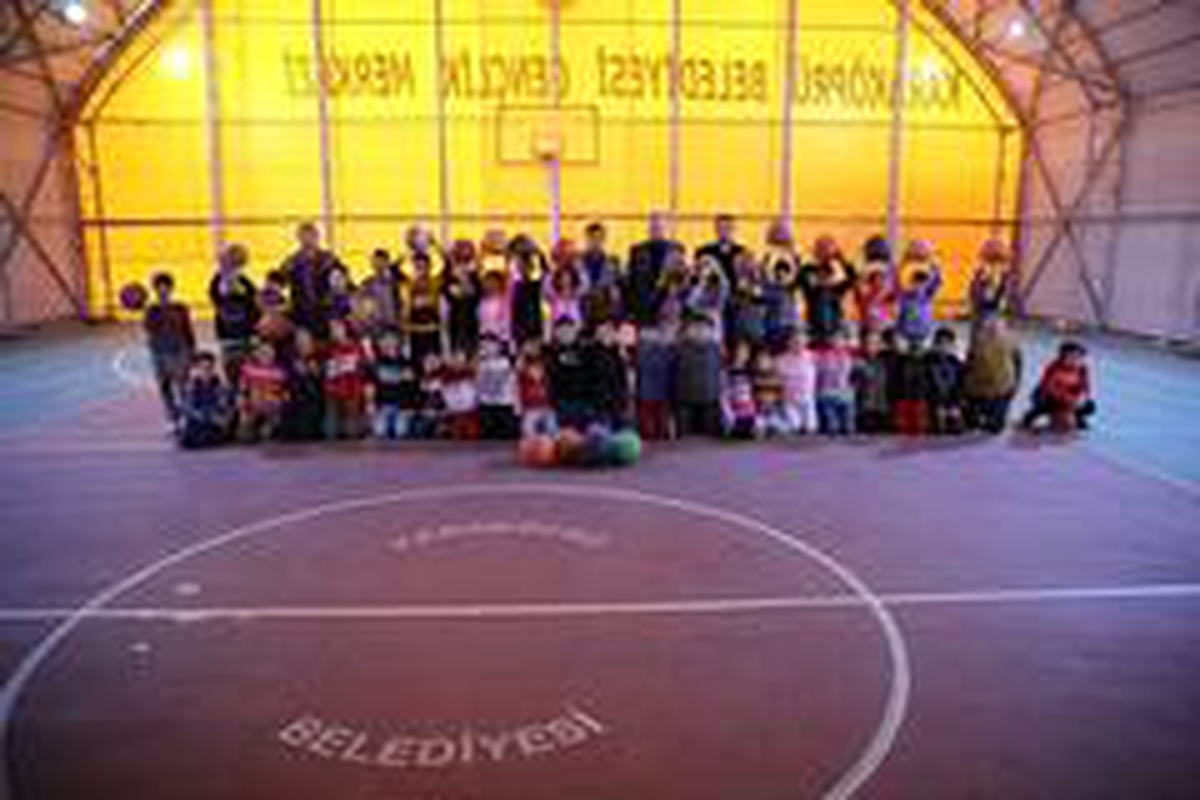 Karaköprü\'de geleceğin basketbolcuları yetişiyor