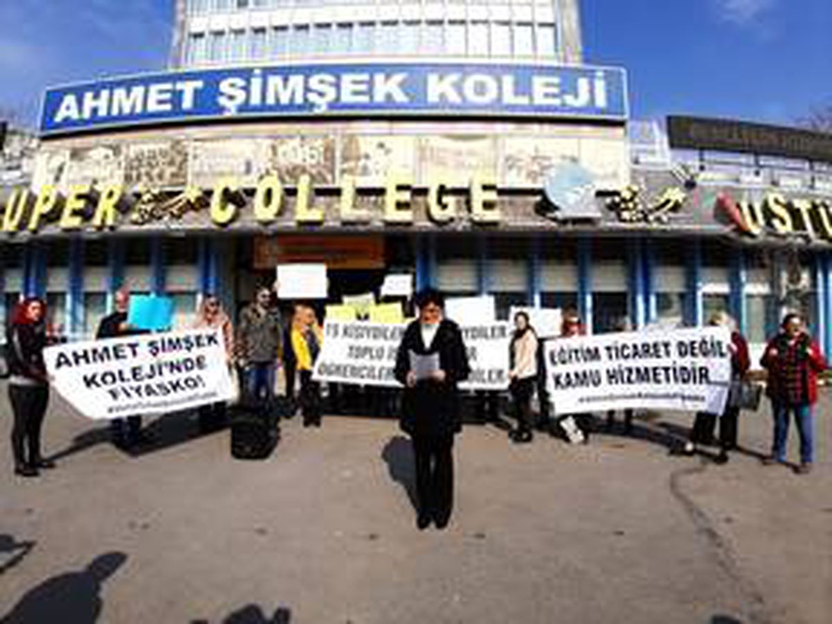 Kartal\'da veliler kolej önünde eylem yaptı