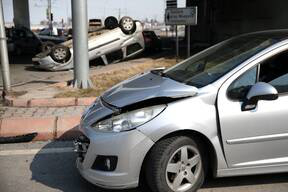 Kayseri\'de iki otomobil çarpıştı: 5 yaralı