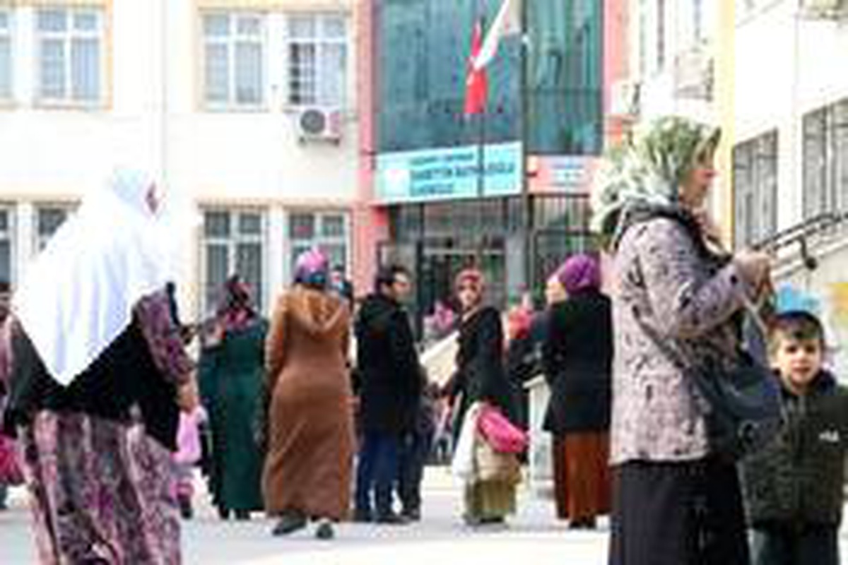 Öğretmenin öğrencilere şiddet uyguladığı anlar kamerada