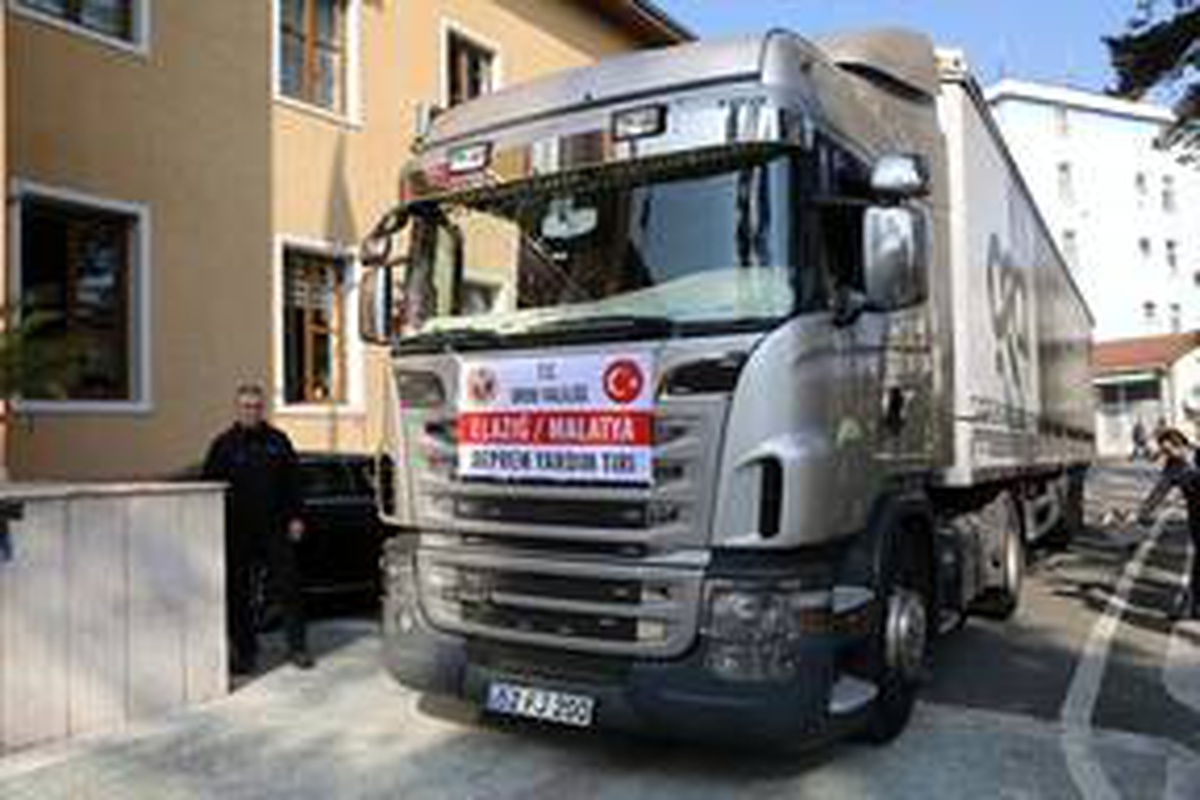 Ordu\'dan depremzedeler için 1 tır yardım malzemesi gönderildi