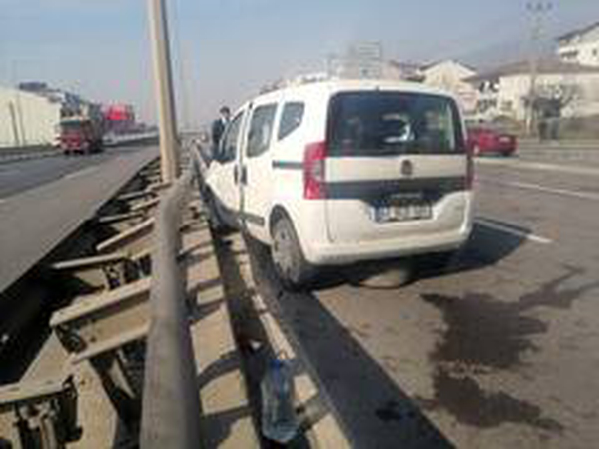 Otomobil tır ile çarpıştı: 2 yaralı