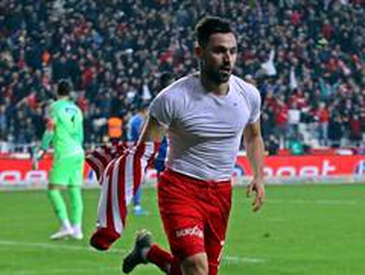 Sinan Gümüş\'ten Antalyaspor\'a büyük katkı