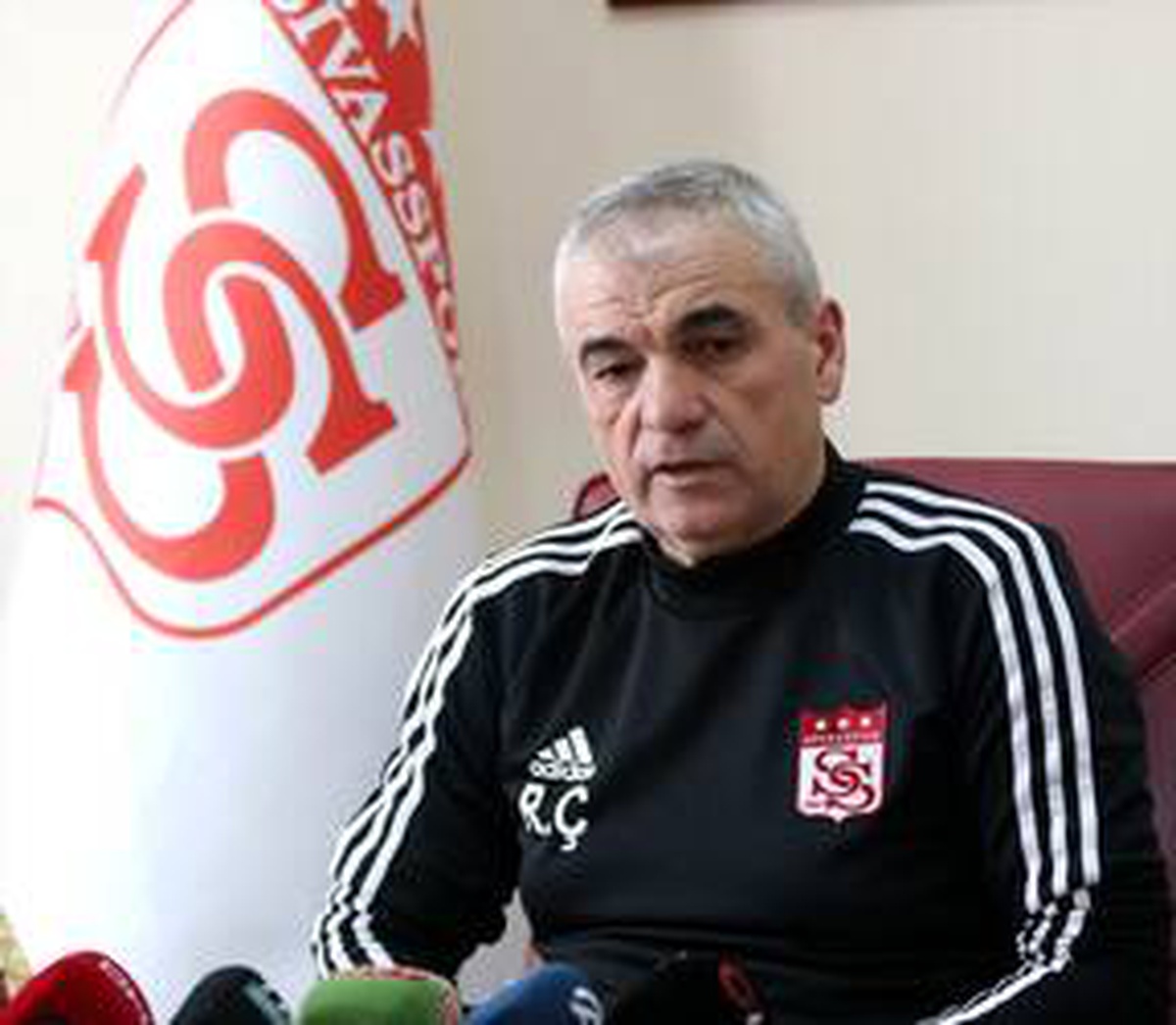 Sivasspor Teknik Direktörü Rıza Çalımbay\'dan penaltı ve hakem tepkisi Açıklaması