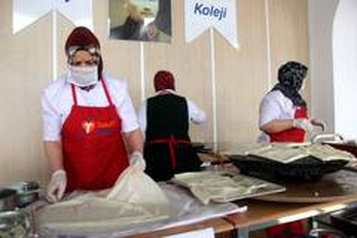 Tekden öğrencileri depremzedeler için etkinlik düzenledi
