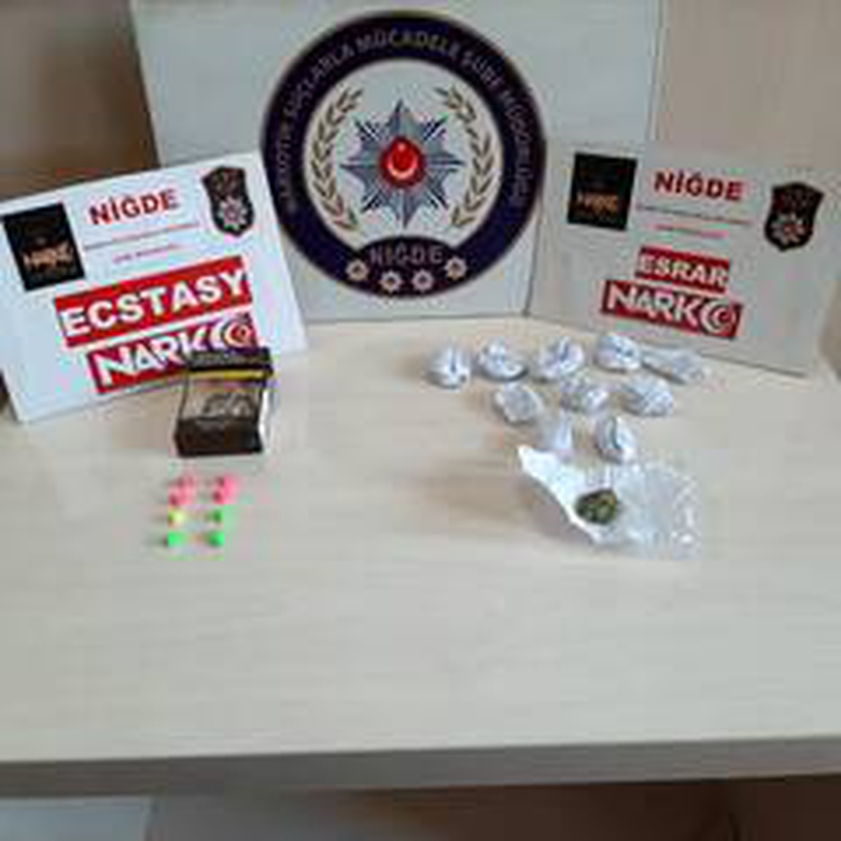 Uyuşturucu satıcısı 2 kişi gözaltına alındı
