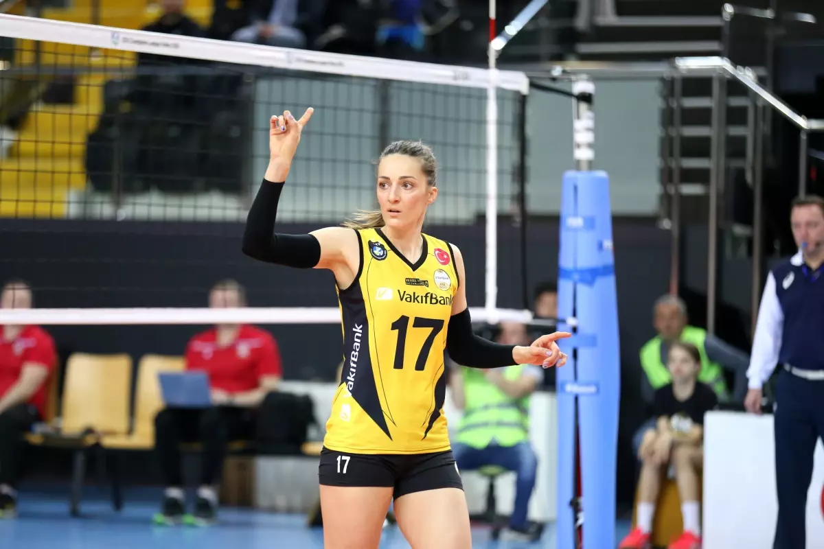 VakıfBank üst üste 11\'inci kez çeyrek finalde