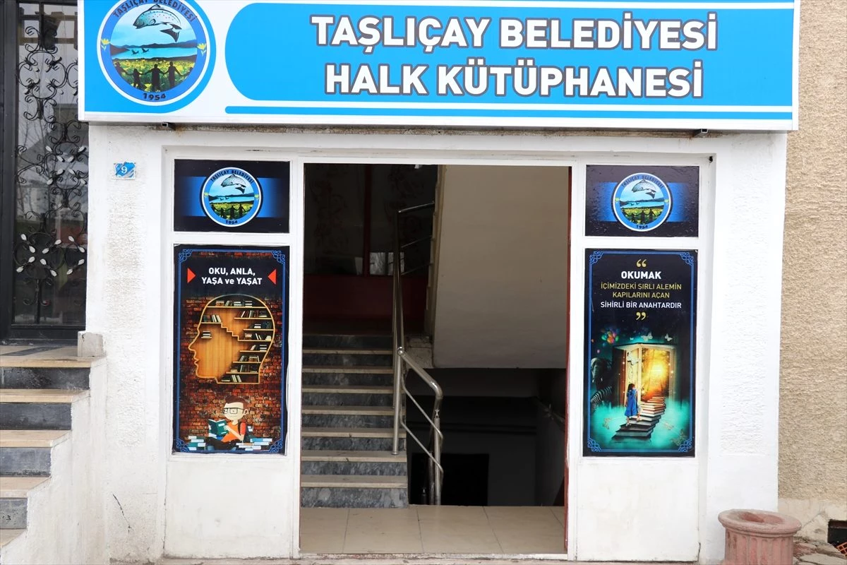 Ağrı Valisi Süleyman Elban, Taşlıçay\'da kütüphane açılışına katıldı