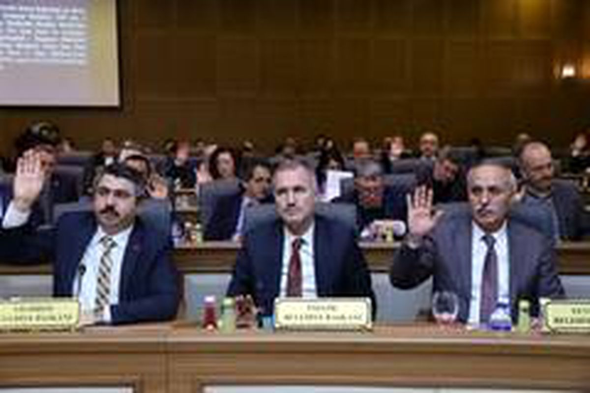 Aktaş: "Yeni Çelikpalas, yıkılmalı"