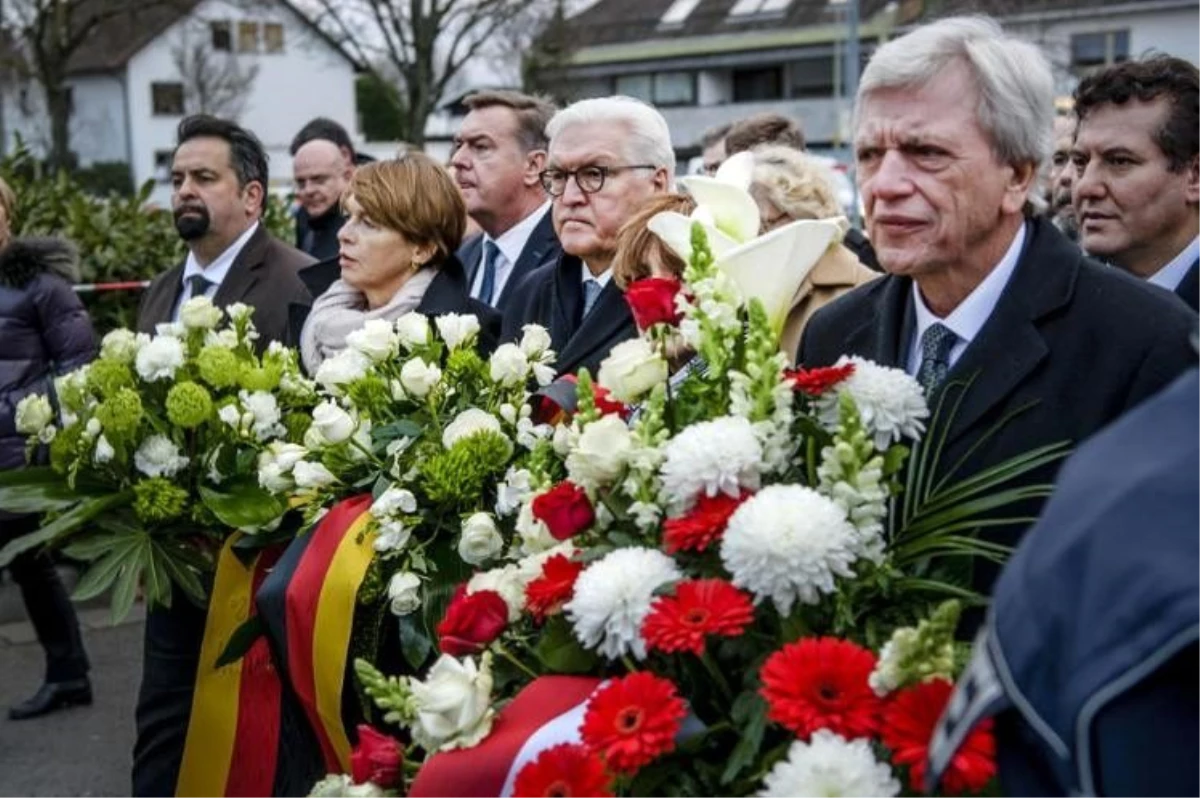 Almanya Cumhurbaşkanı, 5 Türk\'ün öldürüldüğü olay yerine çiçek bıraktı