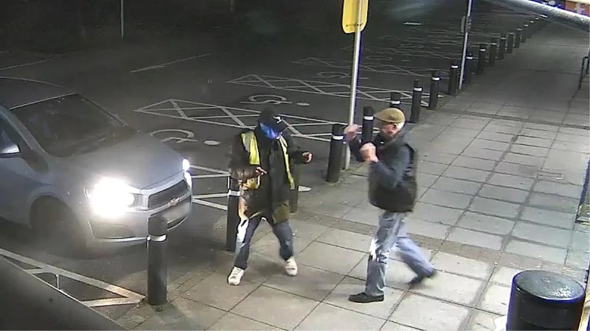 ATM\'den para çeken yaşlı adam, soygun girişimini yumruklarıyla savuşturdu