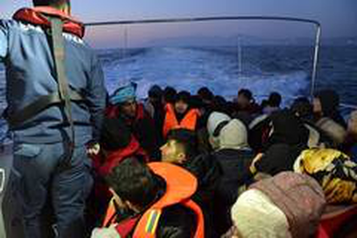 Ayvalık\'ta 47 Afganistan uyruklu göçmen yakalandı