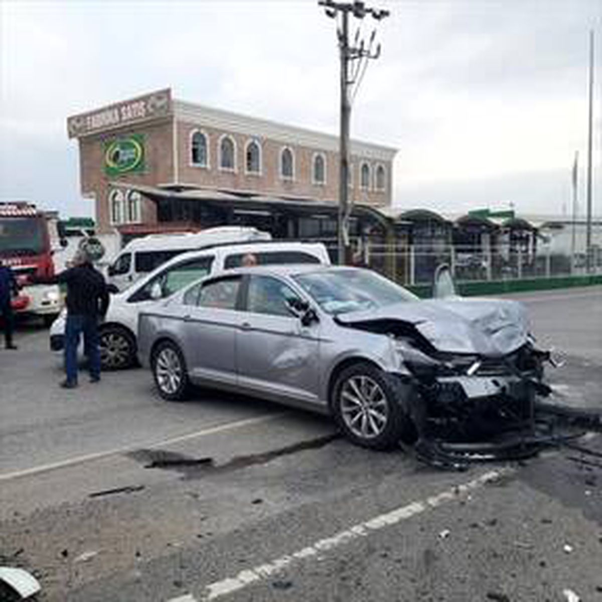 Ayvalık\'ta trafik kazası: 2 yaralı