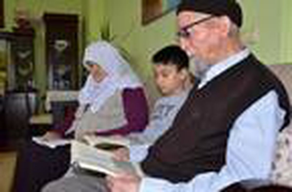 Babaanne, dede ve torun her gün birlikte okuyor