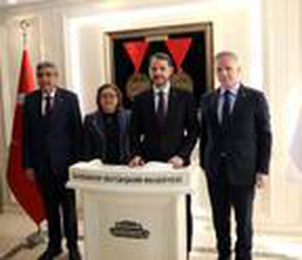 Bakan Albayrak: Enflasyon ve faizlerle mücadelede kararlılığımızı sürdüreceğiz (2)